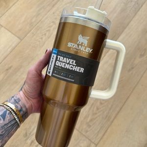 NWT Stanley The Big Grip Adventure Quencher